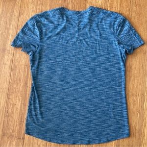 Lululemon Men Pulse blue short sleeve tee workout Size L